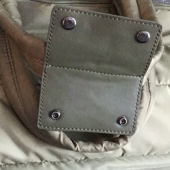 Isaac Mizrahi New York “The Weekender” Quilted HandBag Preowned - Picture 11 of 11